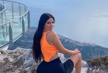 Photo of ‘KAKAV GEPEK KARAVAN’: Najpoznatija hrvatska navijačica izbacila bujnu guzu u tajicama