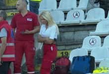 Photo of Radnica Hitne pomoći na derbiju Crvene zvezde i Partizana opčinila navijače (VIDEO)